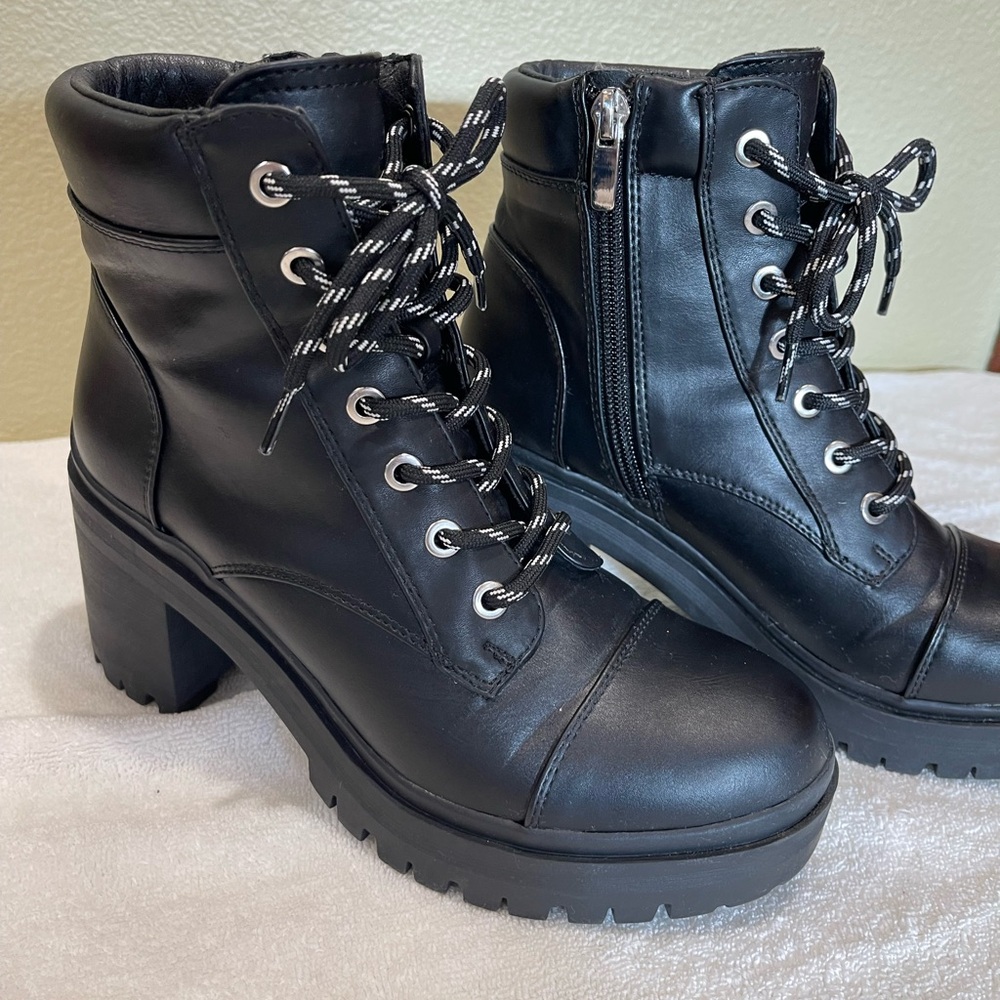 CLOSET CLOSEOUT SALE - Nine West Black Lace-Up Platform Block Heel Boots - Picture 4 of 12